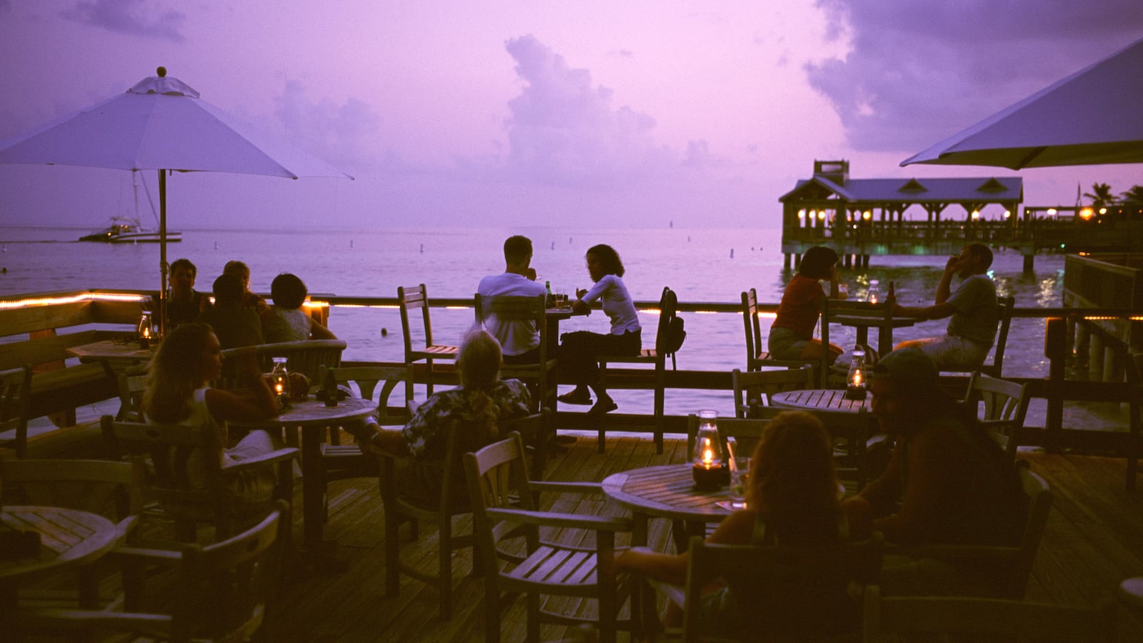 articles/2014/07/13/a-magical-meal-at-louie-s-backyard-in-the-conch-republic/140701-mjstern-roadfood-louies-tease_zpyd2b