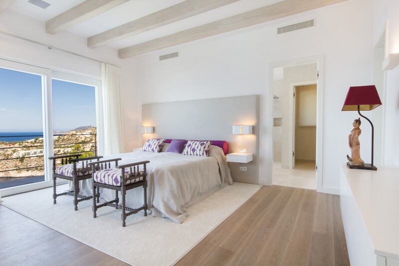 galleries/2014/10/25/omg-i-want-this-house-mallorca-photos/141024-omg-house-04_ltzaeq