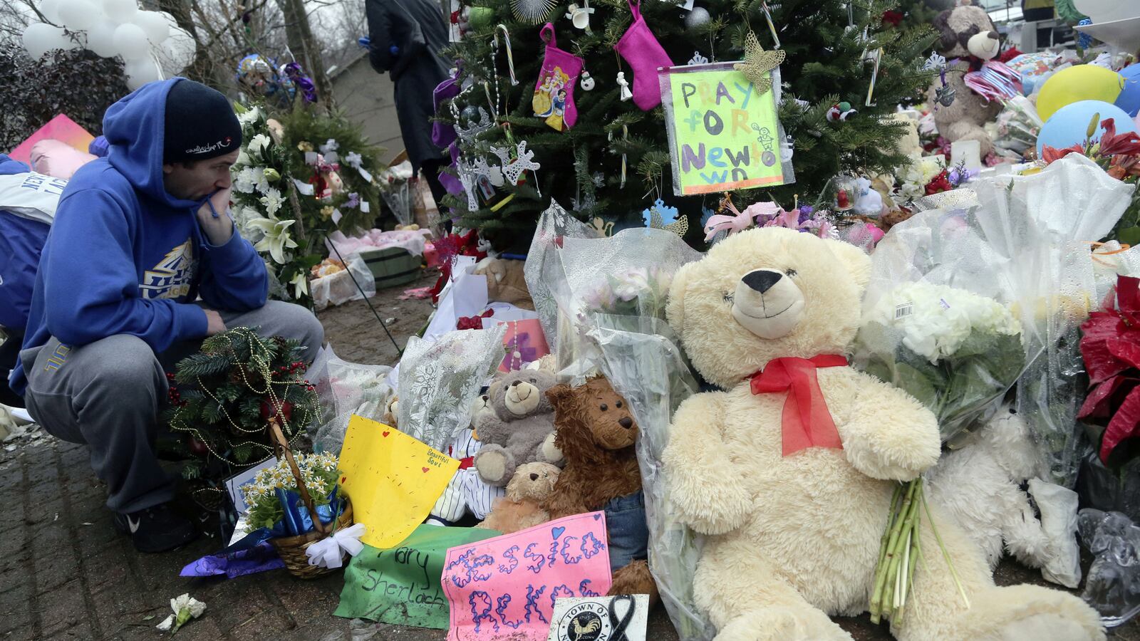 articles/2012/12/18/newtown-shooting-life-after-losing-a-loved-one-to-gun-violence/losing-a-child-shooting-dickson-tease_lvzfzh