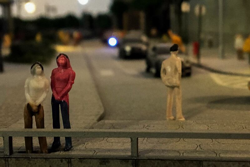 galleries/2017/04/06/miniaturists-lavish-big-love-on-their-small-world-recreations-of-global-landmarks/170406-Gulliver-gate-GAL-10_gyuugw