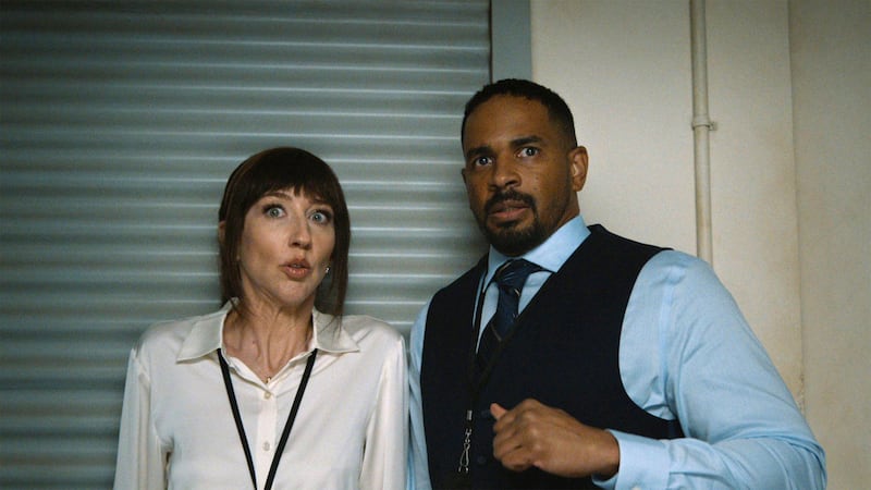 Damon Wayans Jr. and Heidi Gardner in Scary Movie.