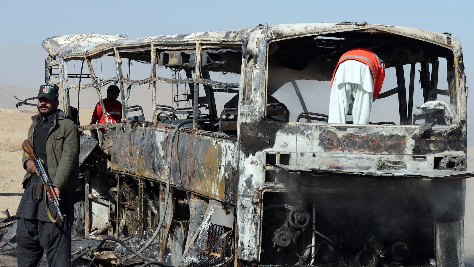 cheats/2012/12/30/bomb-kills-pakistan-pilgrims/pakistan-shiite-muslim-bus-bombing-cheat_hgwe1a