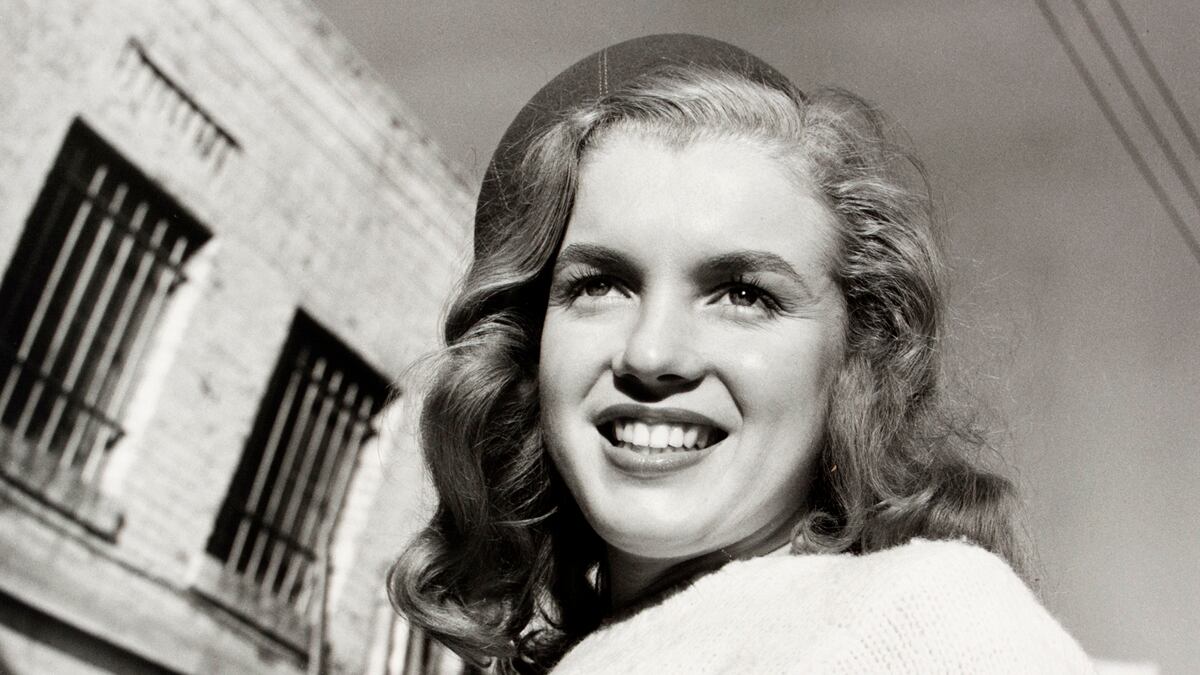 cheats/2011/09/25/early-marilyn-photos-to-hit-auction-block/marilyn-monroe-juliens-auctions-early-photo_odnzbp