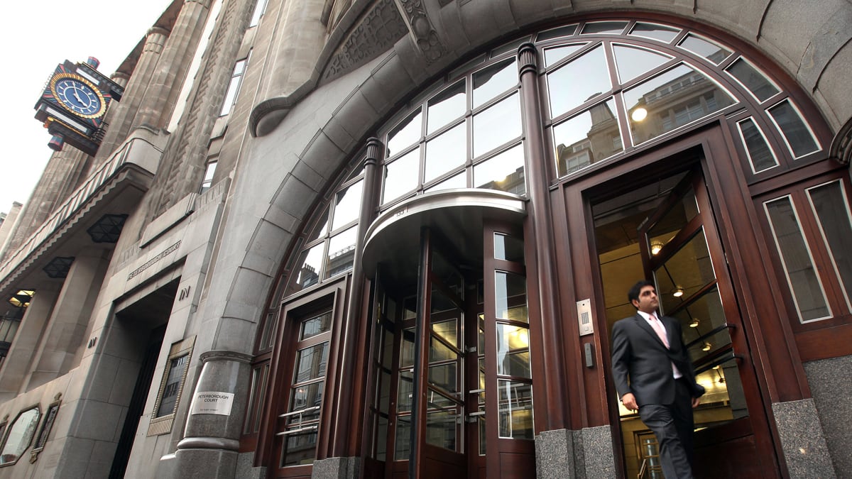 articles/2012/03/14/goldman-sachs-executive-quits-in-a-new-york-times-piece-did-he-just-realize-what-goldman-does/goldman-sachs-exec-tunku_uaqgun