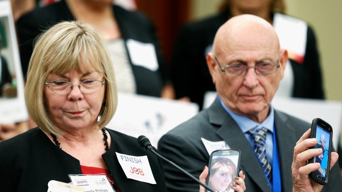 cheats/2014/09/16/aurora-victim-s-parents-sue-ammo-dealers/140916-aurora-cheat_zrxowk