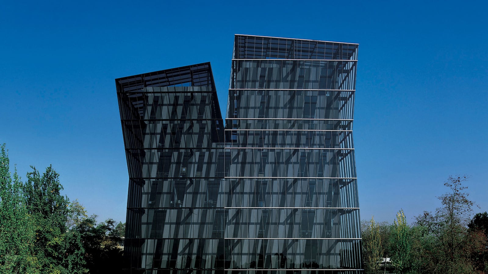 galleries/2016/01/13/alejandro-aravena-s-architecture-crusade/160113-aravena-architecture-01_amxkel