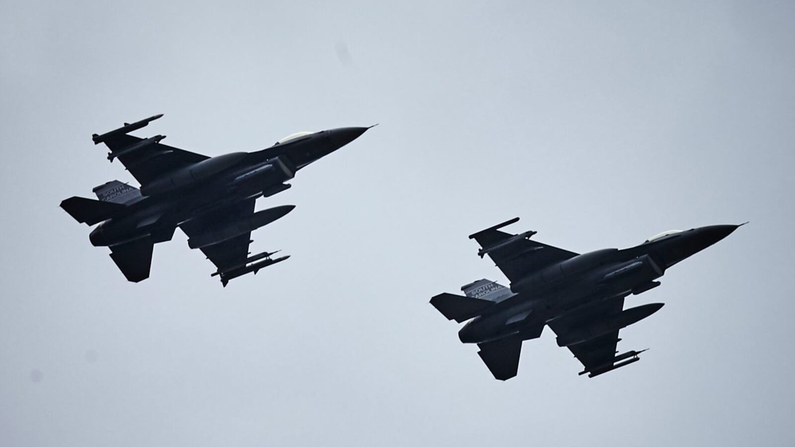 cheats/2016/06/08/two-f-16s-collide-over-georgia/160608-f-16-fighter-jet-crash_n9hjwp