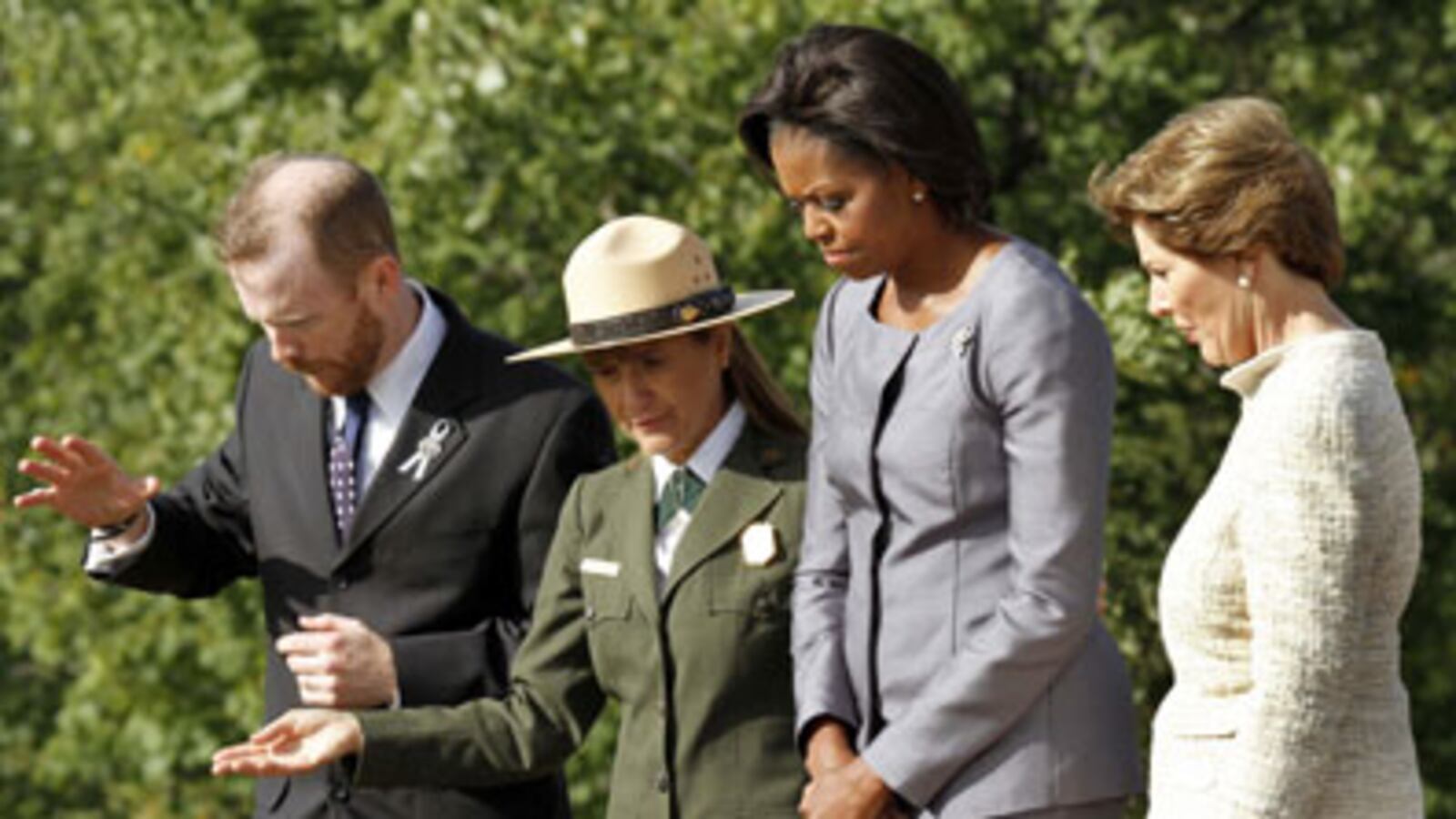 articles/2010/09/11/911-anniversary-photos-of-events-with-obama-michelle-obama-laura-bush/nine-years-later-1_hlpziy