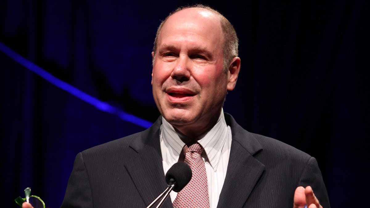 cheats/2012/03/21/michael-eisner-choose-americans-elect/michael-eisner-electronic-voting-cheat_klubzj