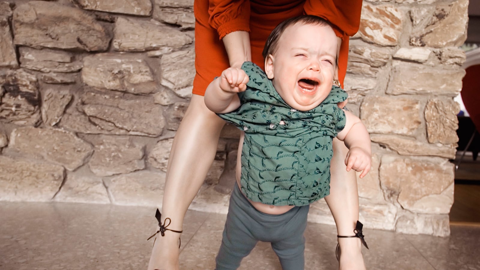 articles/2016/03/01/why-single-women-have-baby-fomo/160229-crocker-single-tease_mjitjw