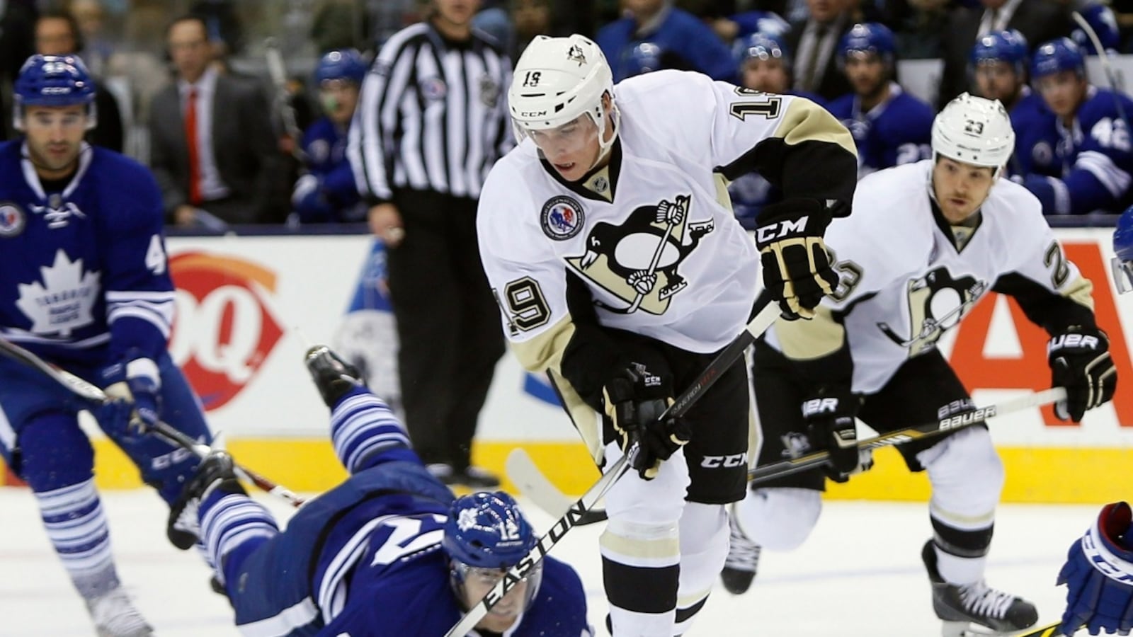 cheats/2014/12/15/nhl-hit-with-mumps-outbreak/141215-beau-bennett_cdp82l