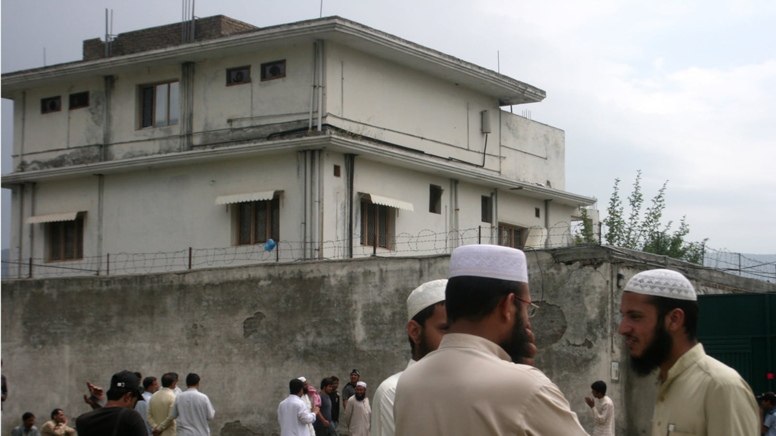 cheats/2012/02/25/pakistan-demolishing-bin-laden-s-compound/seal-operations-bin-laden-raid_p5ty91