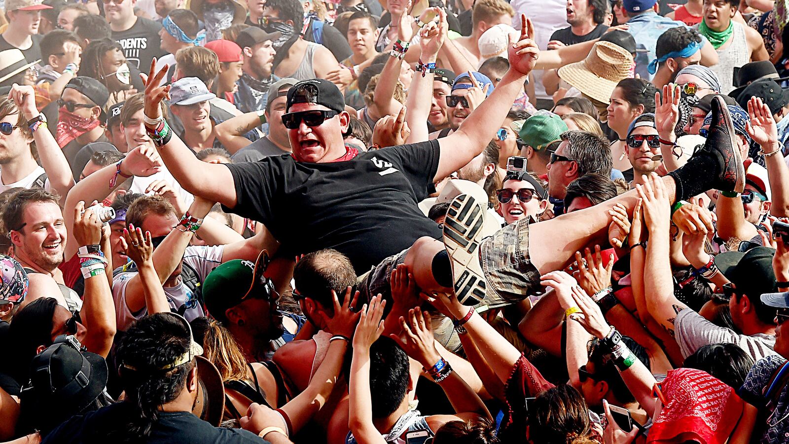 articles/2017/02/04/coachella-2017-is-already-a-disaster/170203-Zimmerman-Coachella-tease_trulyw