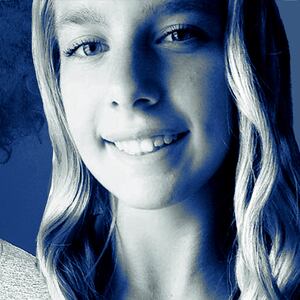 181210-briquelet-cheerleader-tease_ko1gae