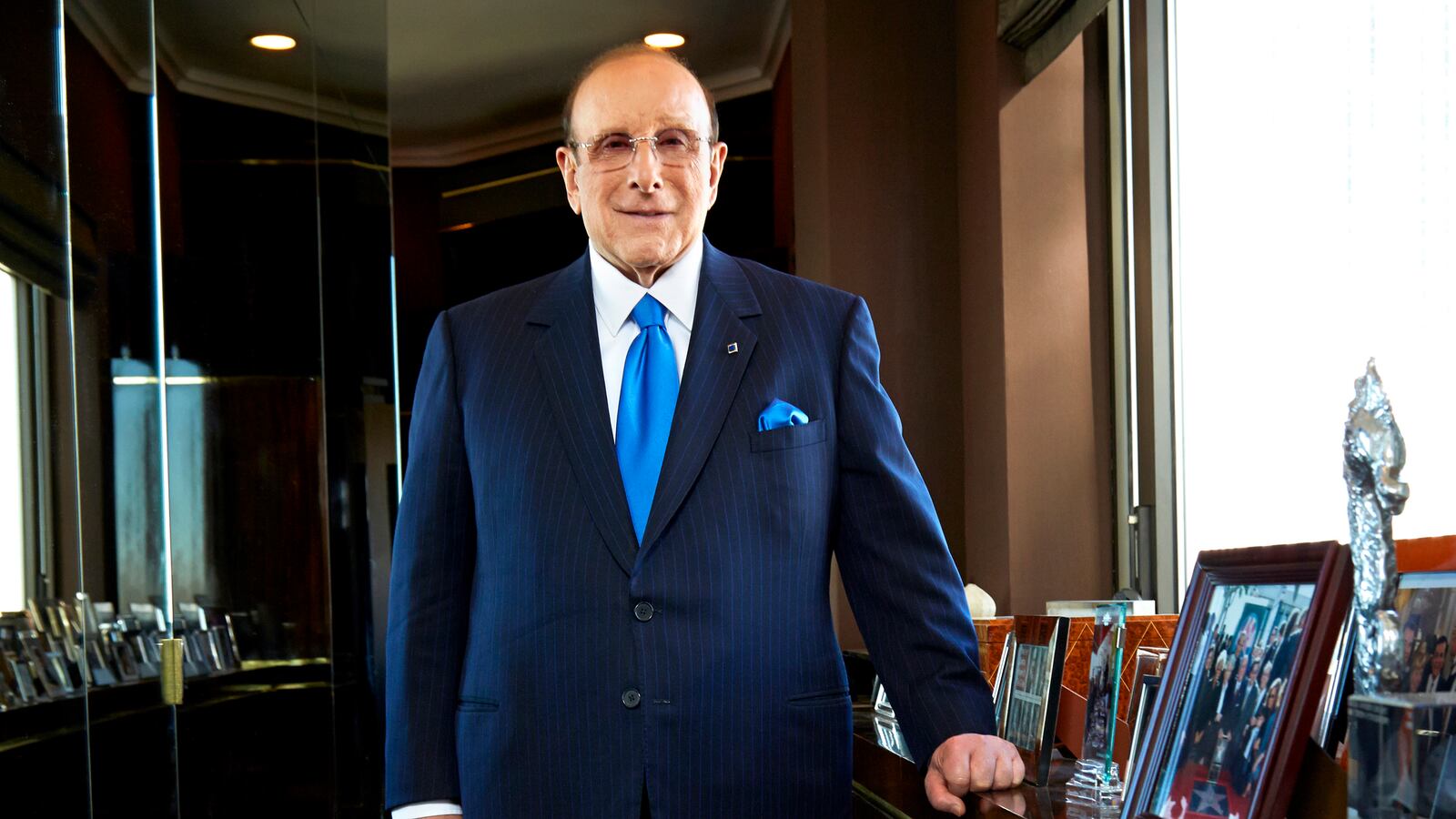 articles/2013/02/22/is-bi-the-last-taboo-clive-davis-revives-a-bitter-debate/130221-Romano-Bisexuality-tease_miwnl0