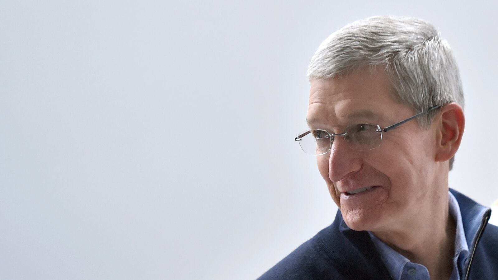 articles/2015/07/04/why-consumers-should-care-about-apple-s-war-on-big-data/150703-fung-apple-cook-tease_yaveuj