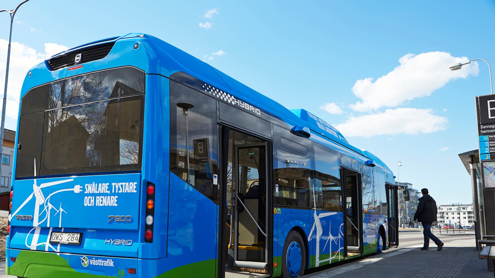 articles/2013/05/17/volvo-tests-ultra-efficient-plug-in-hybrid-electric-diesel-bus/130517-volvo-plug-in-bus-gross-tease_twsimw