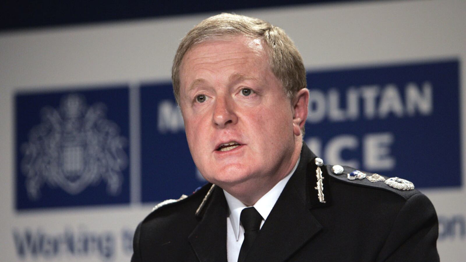 cheats/2012/04/16/u-k-police-undermined-commissioner/ian-blair-hacking-murdoch-cheat_sfm8qu