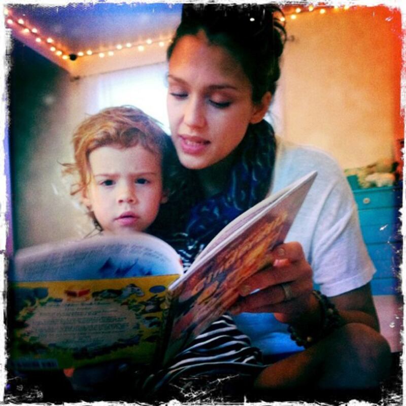 galleries/2011/09/10/best-celebrity-twitter-pictures/twitpics-jessica-alba_p4ma34