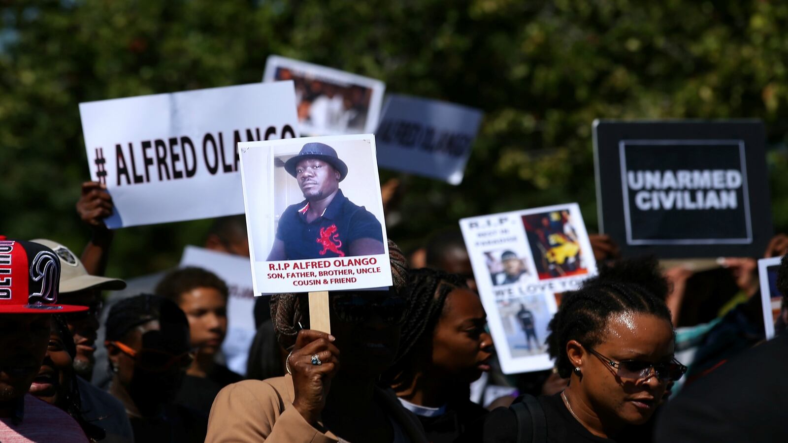 cheats/2017/01/11/police-officer-won-t-be-charged-in-fatal-shooting-of-disturbed-man/170110-el-cajon-shooting-cheat_x1byre