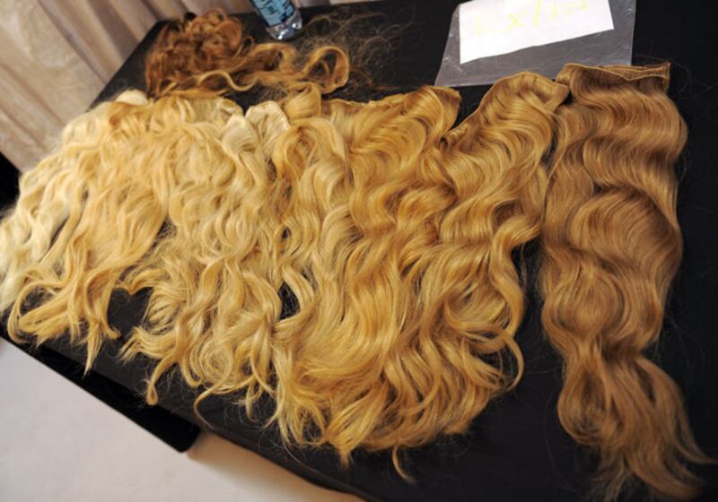 galleries/2009/11/19/victoria-s-secret-fashion-show-2009/victorias-secret-wigs_z8pb9v