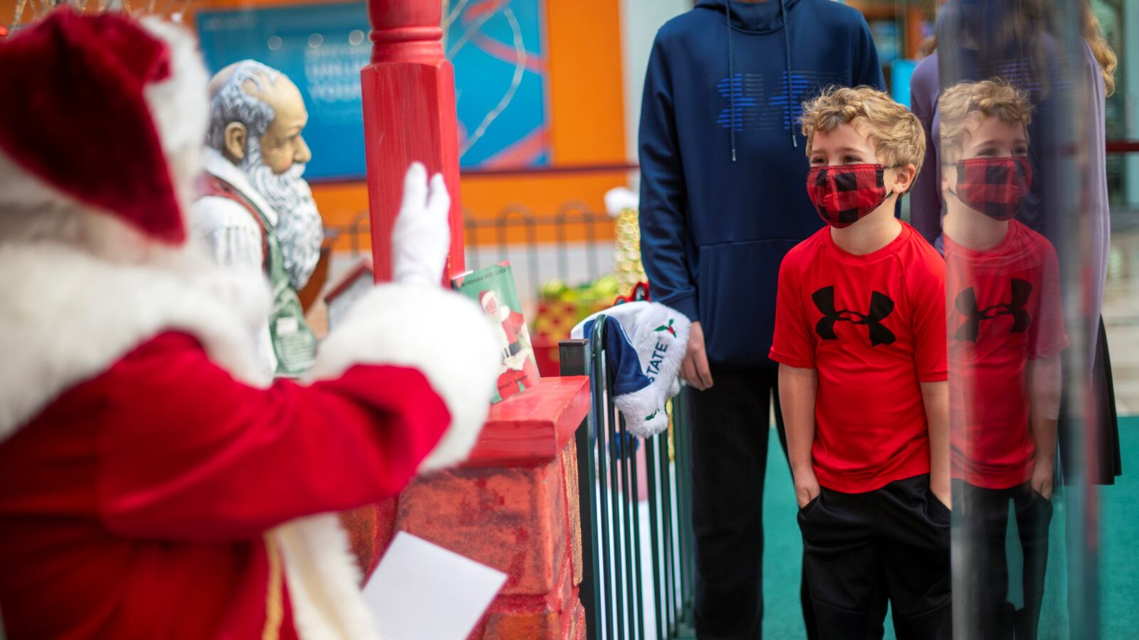 2020-11-14T184854Z_2132401157_RC263K9F8W6Y_RTRMADP_3_USA-HOLIDAYSHOPPING_viqwwx