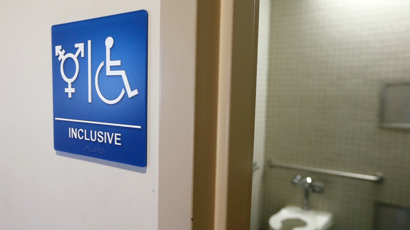 cheats/2016/06/28/nc-house-leaders-draft-bathroom-bill-changes/160525-transgender-lawsuit-cheat_gxkqgf