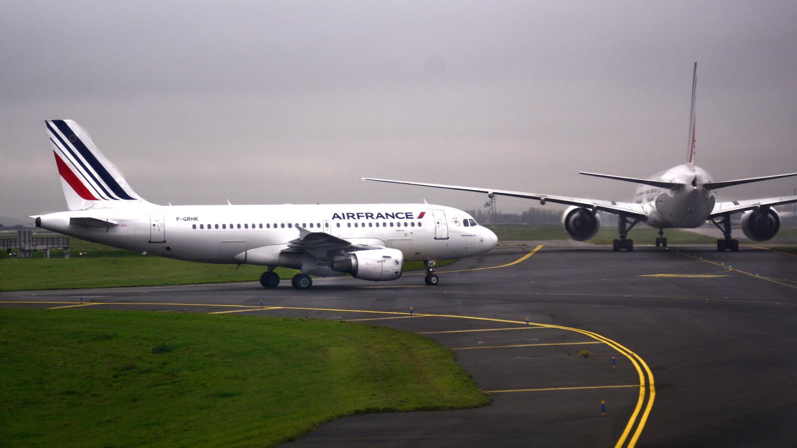 articles/2016/04/14/gay-air-france-flight-attendants-say-no-to-iran/160413-air-france-tease_e4msao