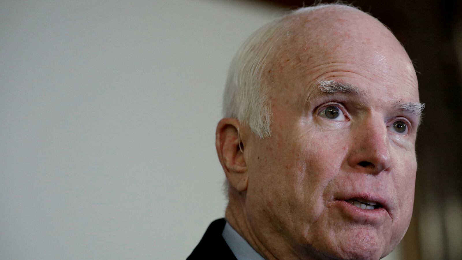 180509-mccain_dossier_hvtw9o