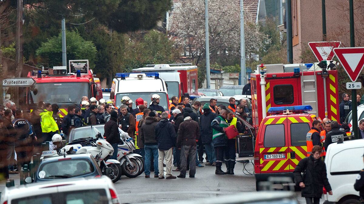 articles/2012/03/21/french-shooter-mohamed-merah-under-siege-in-toulouse/french-shooter-raid-mcnicoll_rfqbl0