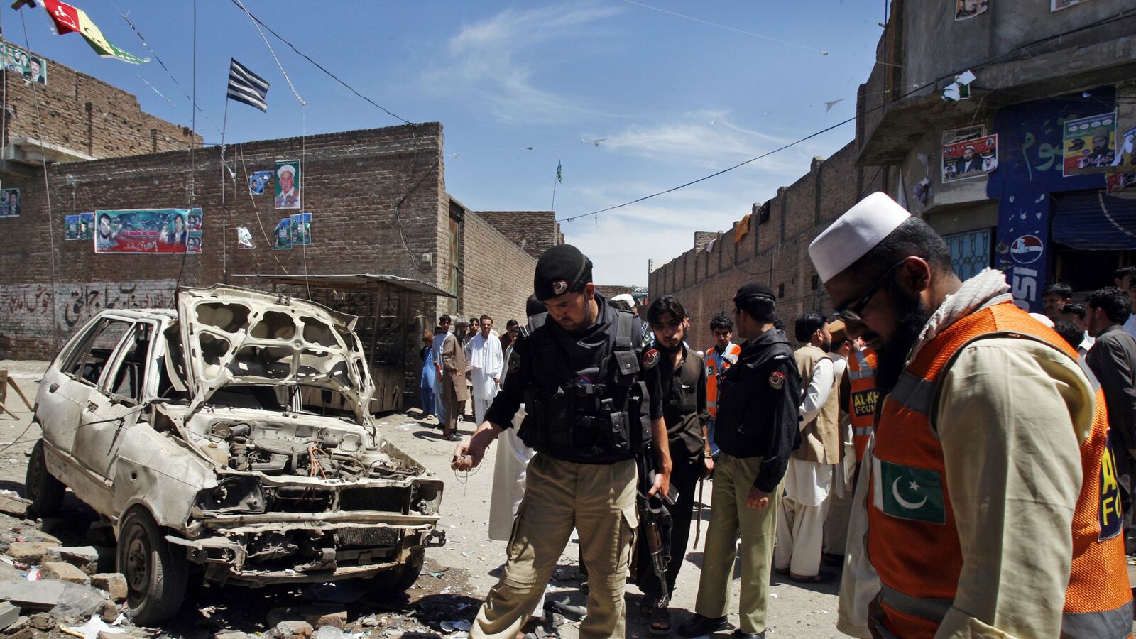 articles/2013/05/08/this-novel-will-change-your-view-of-pakistan/130505-pakistan-klay-tease_irnfsu