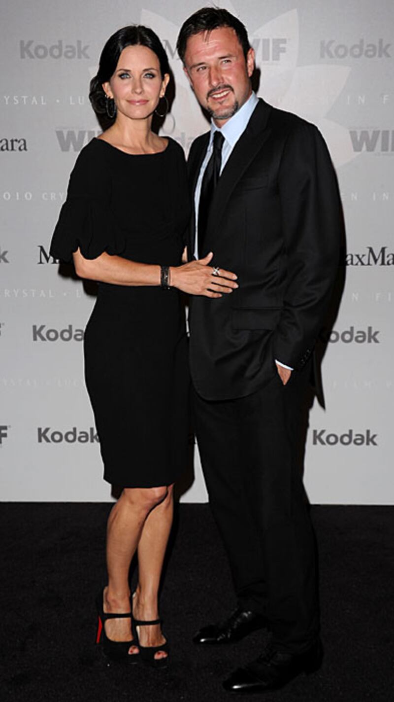 galleries/2010/08/23/on-set-romance/on-set-romance---cox-arquette_f2umy5