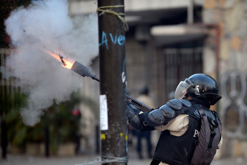 galleries/2014/02/14/venezuela-erupts-in-violence-photos/140310-venezuela8_xsbwkx