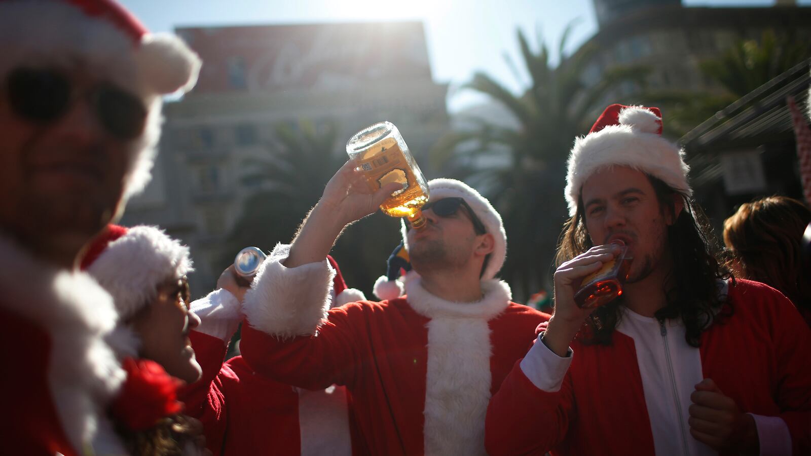 articles/2013/12/17/it-s-conservatives-who-really-want-christ-out-of-christmas/131216-obeidallah-christmas-tease_sqsv2v