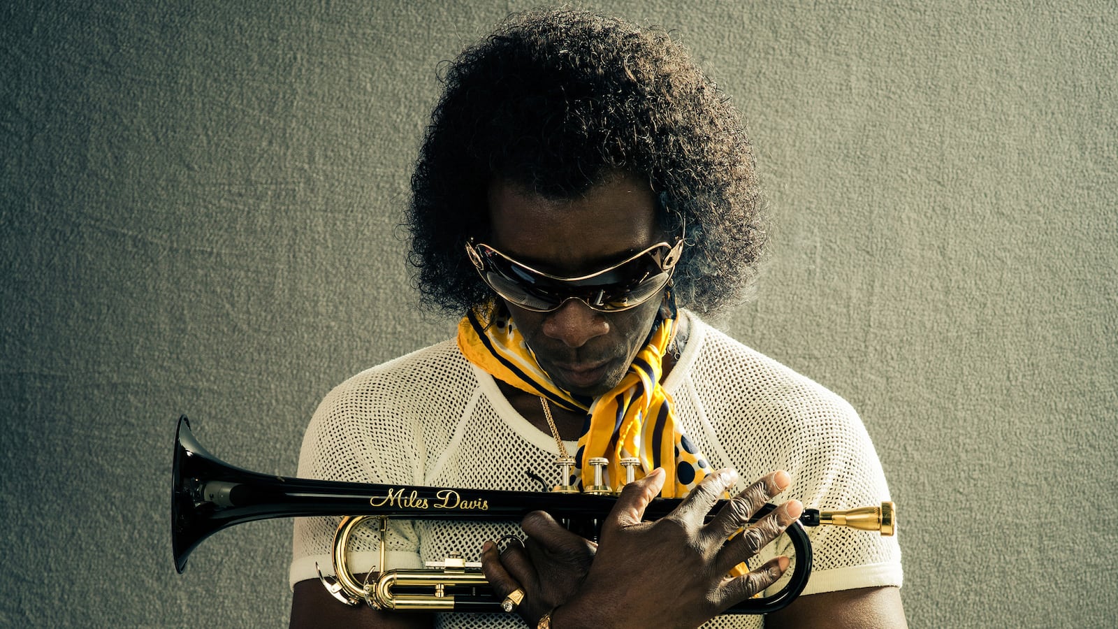 articles/2016/03/26/how-don-cheadle-became-miles-davis/160220-stern-don-cheadle-tease_ejwoht