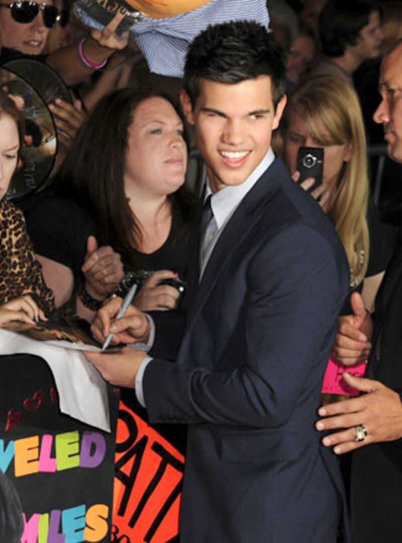galleries/2009/11/17/new-moon-rises-over-hollywood/twilight-new-moon---lautner_zsor5u