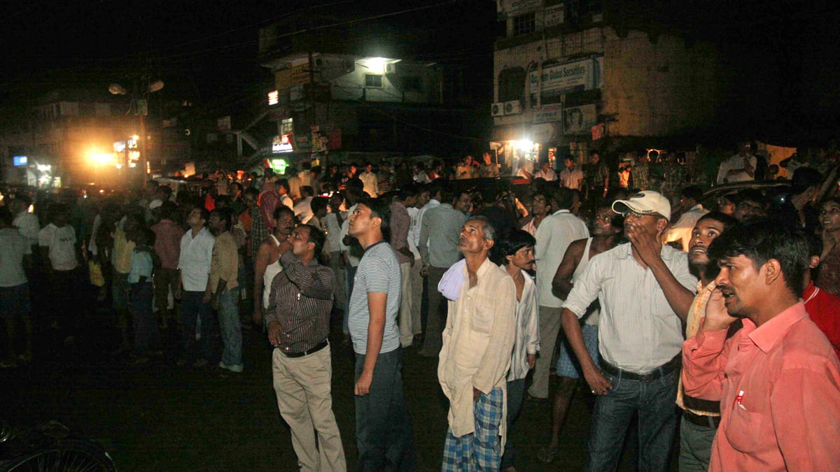 cheats/2011/09/18/6-8-quake-hits-northeastern-india/india-earthquake-cs_n2h9s5