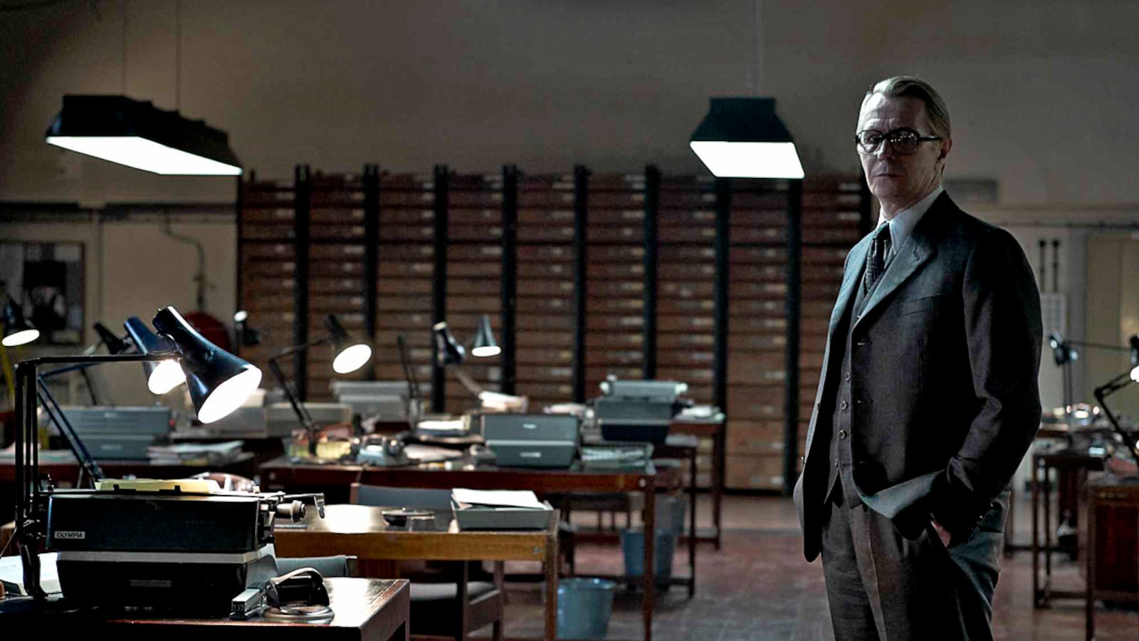 articles/2011/12/11/tinker-tailor-soldier-spy-almost-perfect-but-for-the-politics/tinker-tailor-solider-spy-roberts_mkb96a