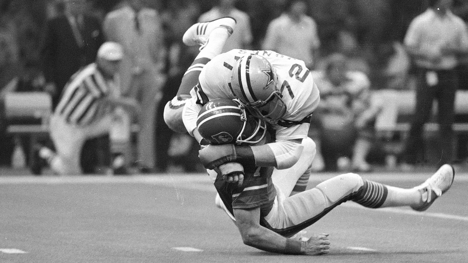 articles/2013/12/26/what-s-killing-concussed-players-who-left-the-nfl/131224-nfl-concussion-veeravagu-alt-tease_h3nfxr