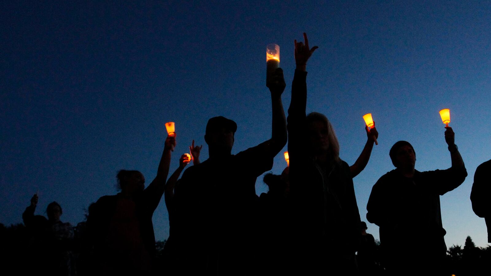 cheats/2014/06/11/hundreds-rally-for-slain-oregon-student/140611-oregon-vigil-cheat_hpfhkf