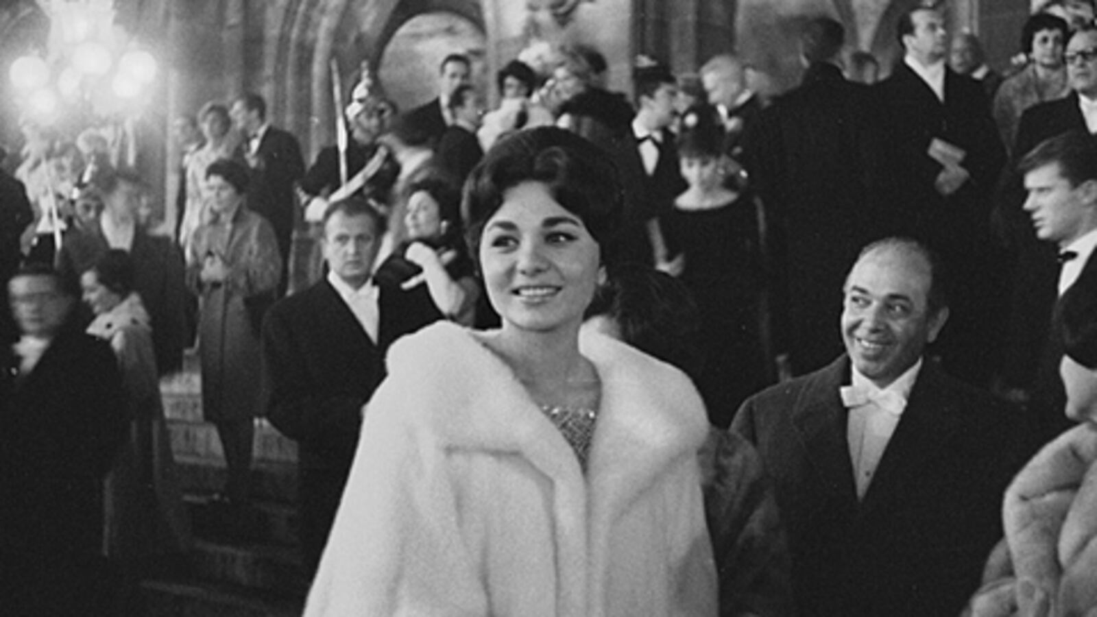 articles/2009/06/17/irans-exiled-queen-speaks/brown-farah-pahlavi-gallery_ye7qty