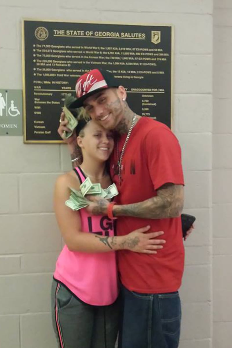 articles/2015/09/29/they-re-like-bonnie-clyde-but-dumber/150928-nestel-bonnie-clyde-embed1_cgufku