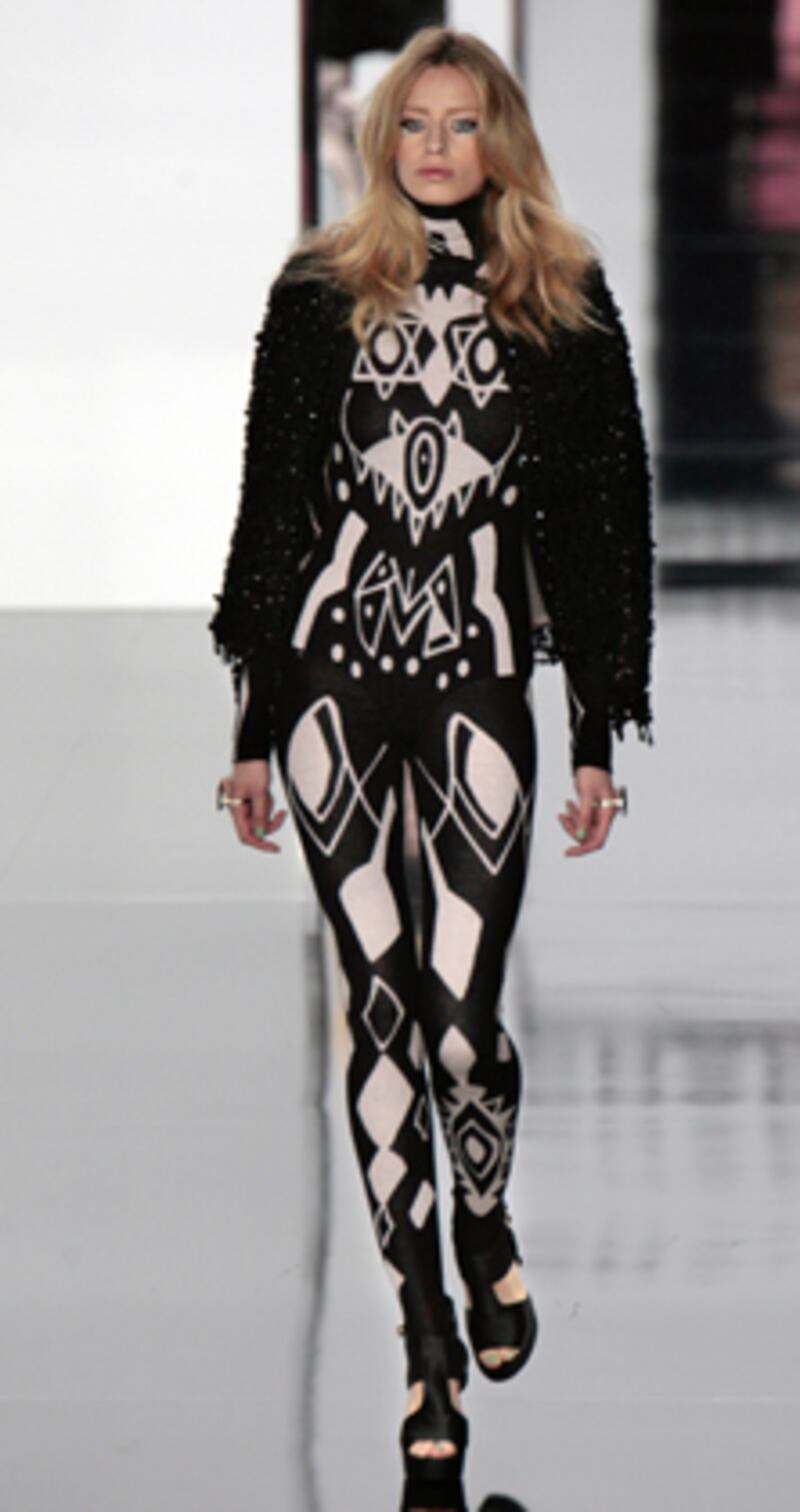 galleries/2009/03/11/paris-fashion-week/paris-fashion-week-1-1_jbnbyq