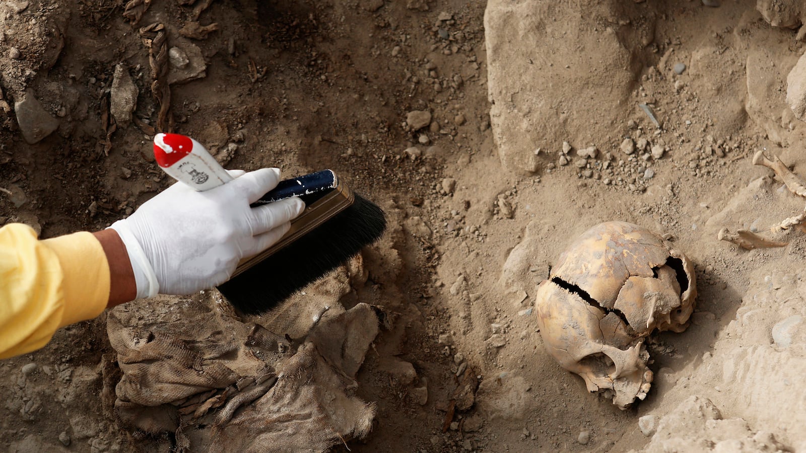 articles/2014/11/14/the-real-life-raiders-of-the-lost-ark/141113-belth-arch-tease_rsjufp