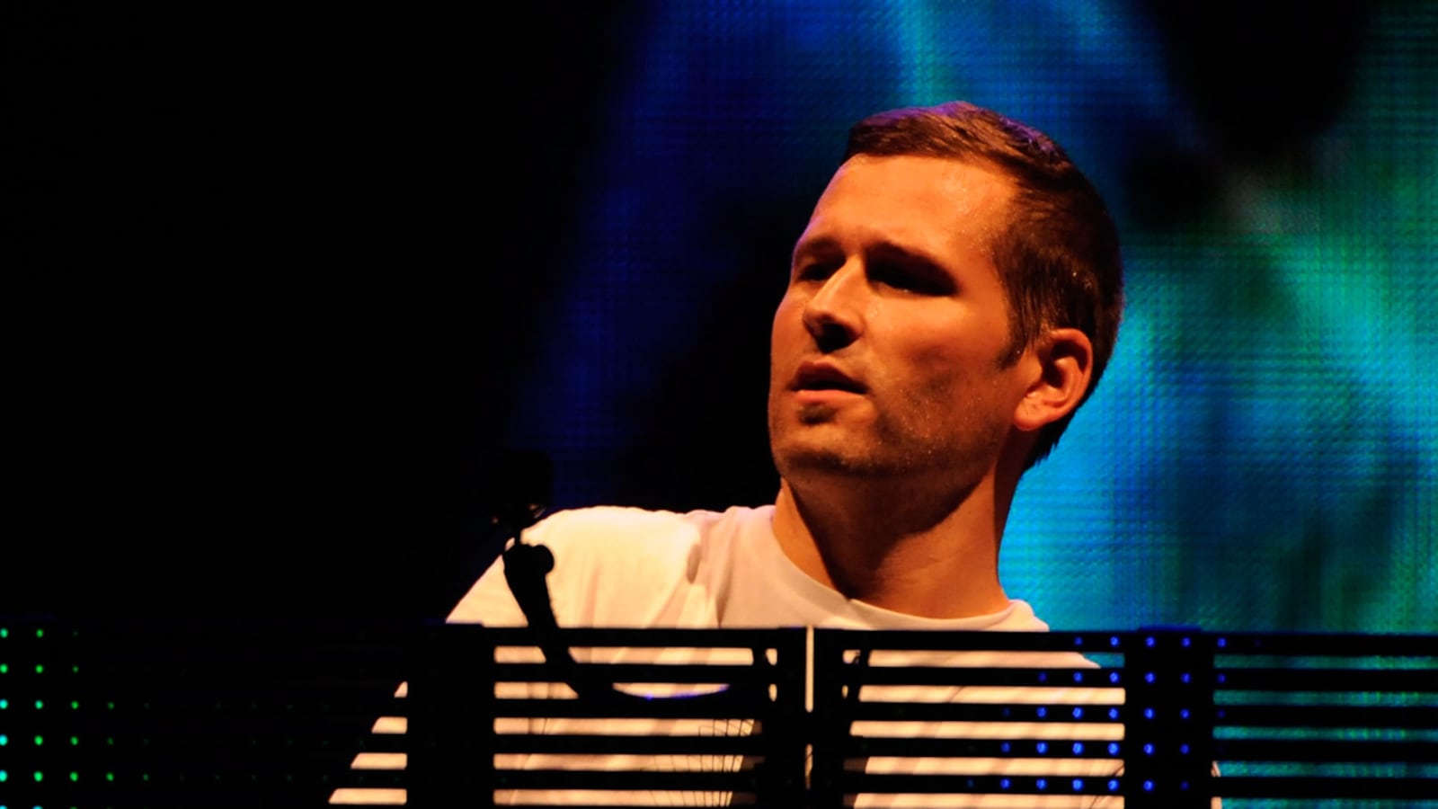 cheats/2011/07/28/tweet-may-have-started-la-riot/dj-kaskade-riot-cheat_fiiian