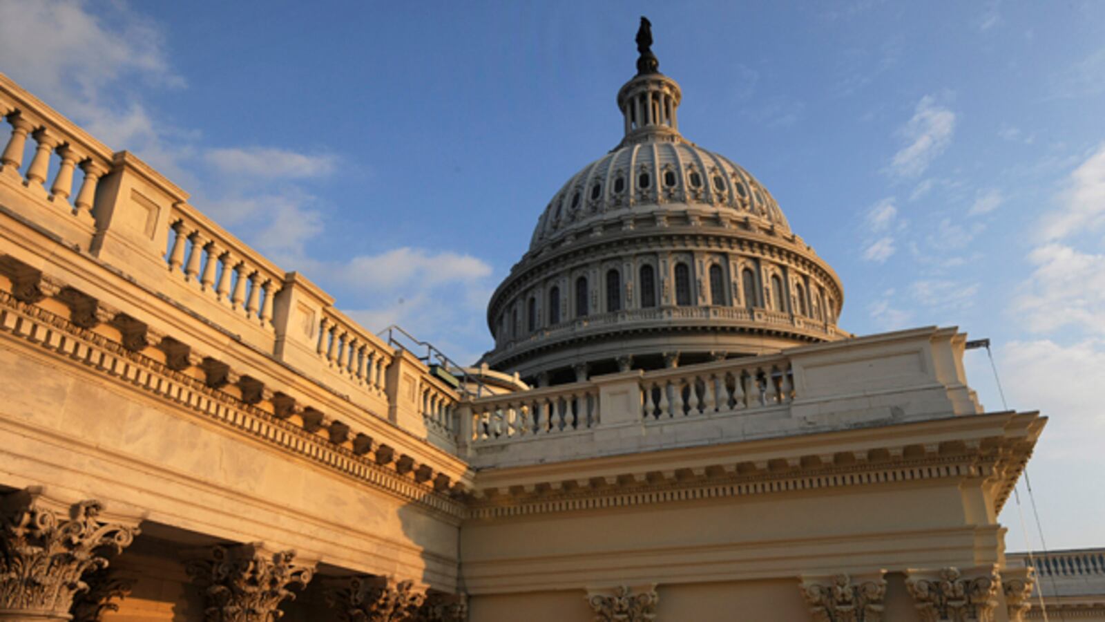 cheats/2009/12/29/gunman-causes-capitol-hill-lockdown/week-in-culture---capitol_f2k731
