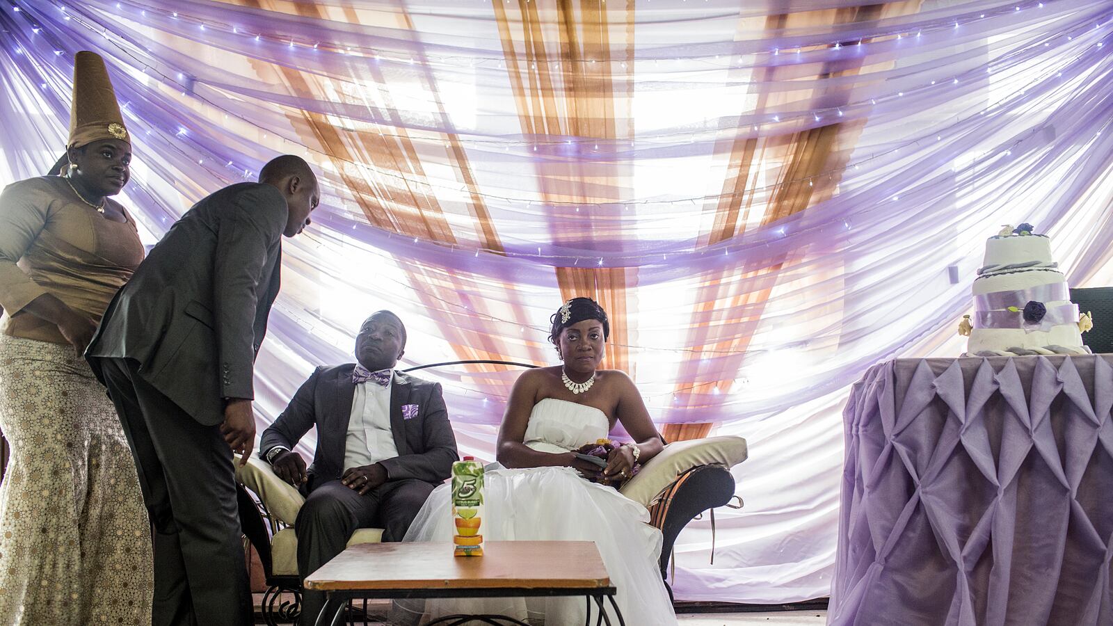 galleries/2013/08/06/nigerian-wedding-money-and-marriage-in-a-massive-african-economy-photos/13080-GG_Wedding1_yj52m7