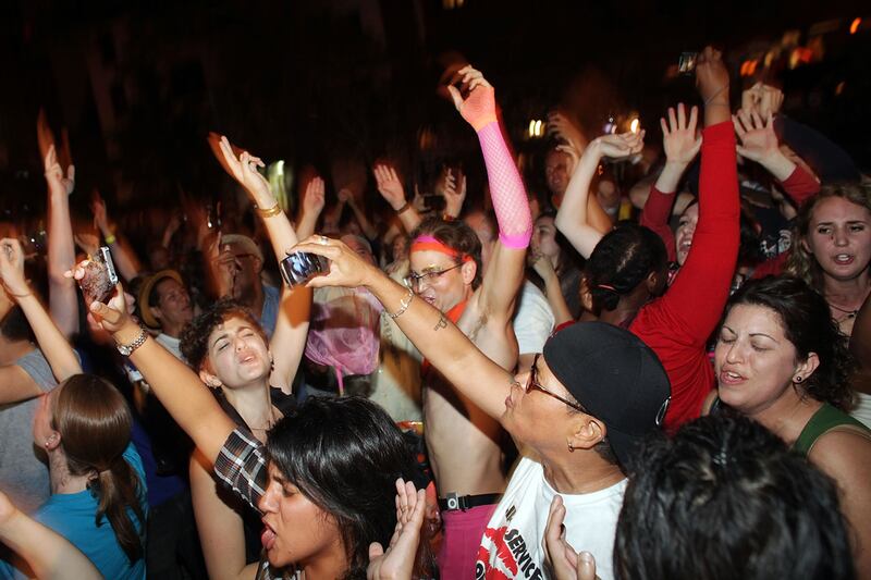 galleries/2011/06/25/new-york-approves-gay-marriage/gay-marriage-approved-new-york-9_zxjrft