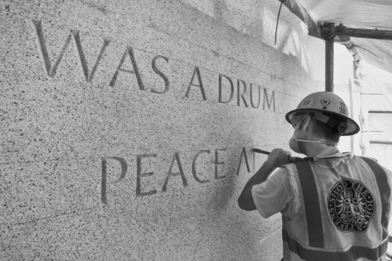 galleries/2011/08/22/martin-luther-king-jr-memorial-and-other-washington-d-c-monuments/mlk-memorial-nick-benson-washington-monuments-photos-gopnik_wbgrdk