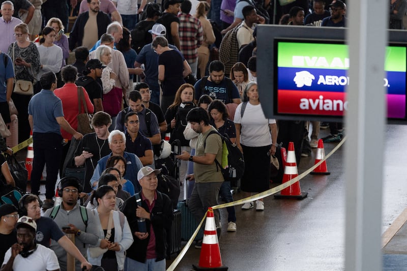 FILE PHOTO: Passengers wait in long TSA lines amid a funding standoff that has forced 50,000 airport security officers to go without pay, causing delays at airports, at the George Bush Intercontinental Airport in Houston, Texas, U.S., March 25, 2026.    REUTERS/Antranik Tavitian/File Photo